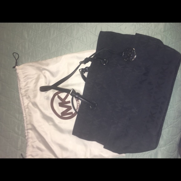 Black MK bag ONLY- great condition - Picture 2 of 4